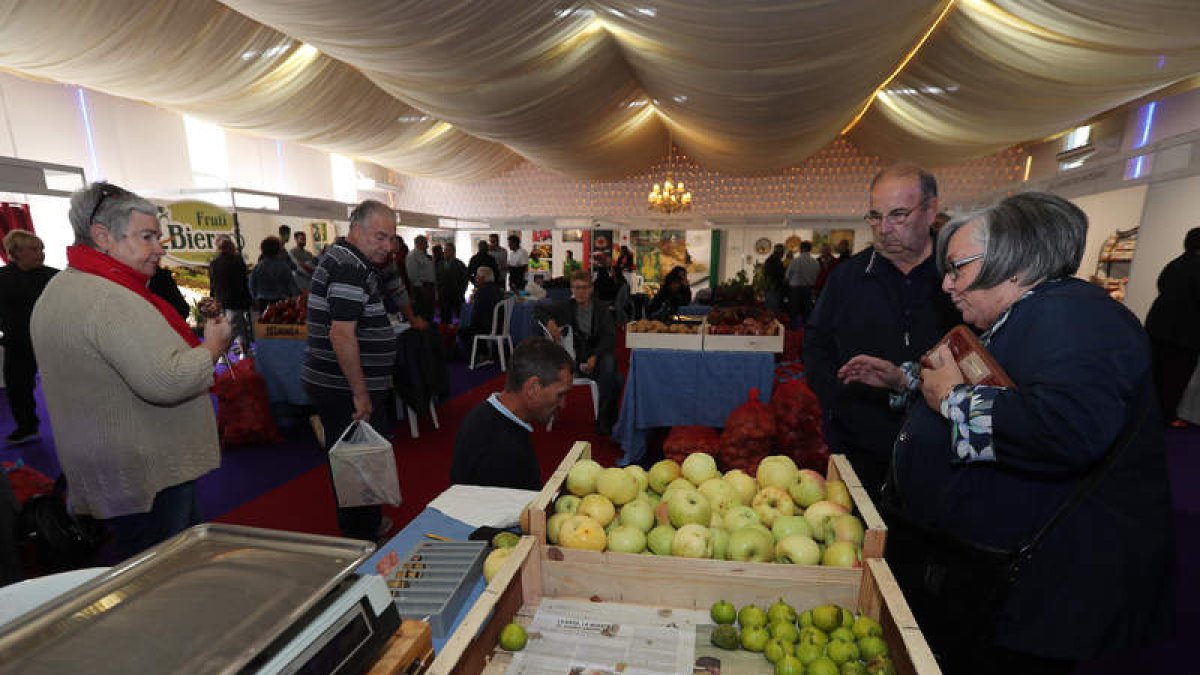 La feria se dedica el pimiento y a la fruta. L. DE LA MATA