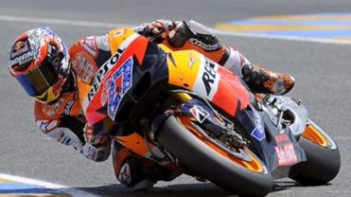 El australiano Casey Stoner en los entrenamientos de ayer cuando hizo el mejor tiempo.
