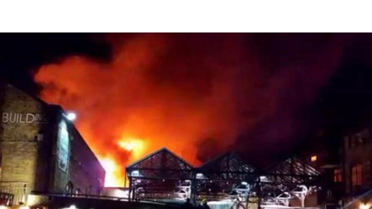 Incendio en el mercado londinense de Camden.