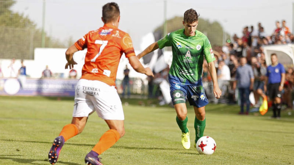 El equipo maragato sufrió su primera derrota de la temporada ante una Cebrereña más entonada. F. OTERO