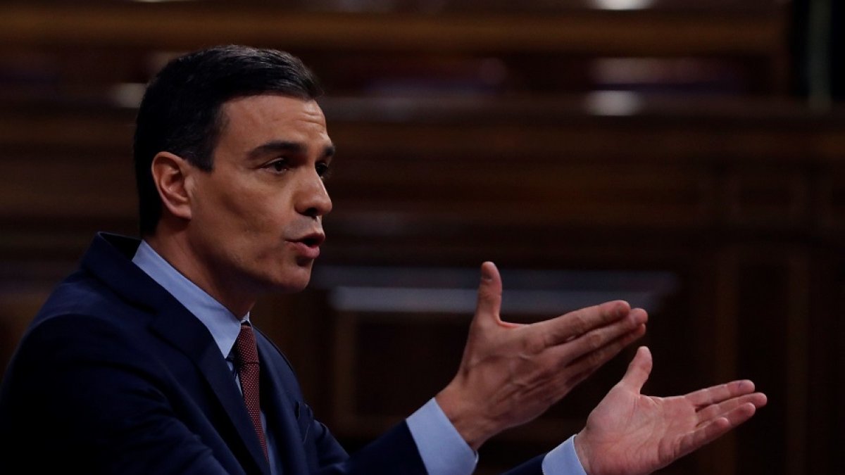 El presidente del Gobierno, Pedro Sánchez durante el pleno del Congreso que tuvo lugar ayer. EFE/J.J. GUILLÉN