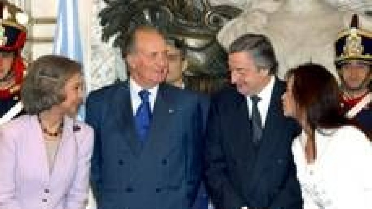Los Reyes junto al presidente argentino, Néstor Kirchner, y su esposa