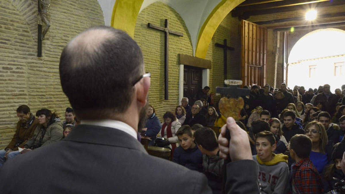 La subasta de ayer recaudó 822 euros, 2.854 menos que el año pasado. ACACIO