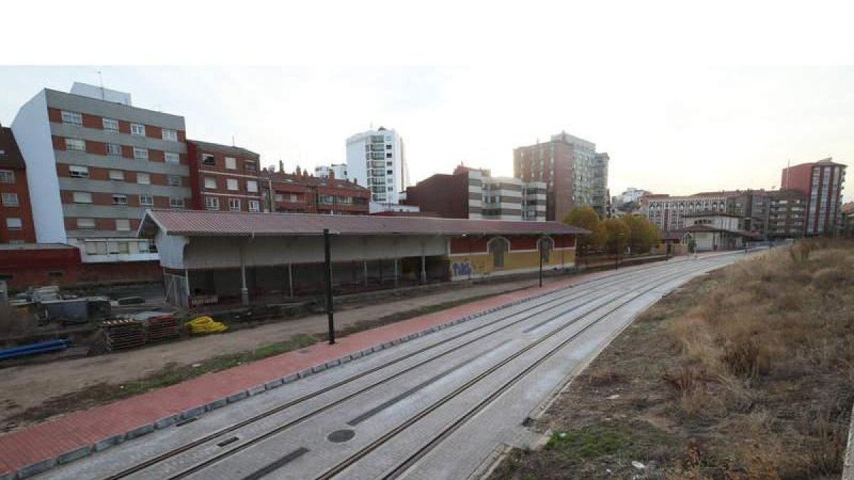 La cesión al Ayuntamiento de León del muelle, en primer término, ya está firmada por parte de Adif. RAMIRO