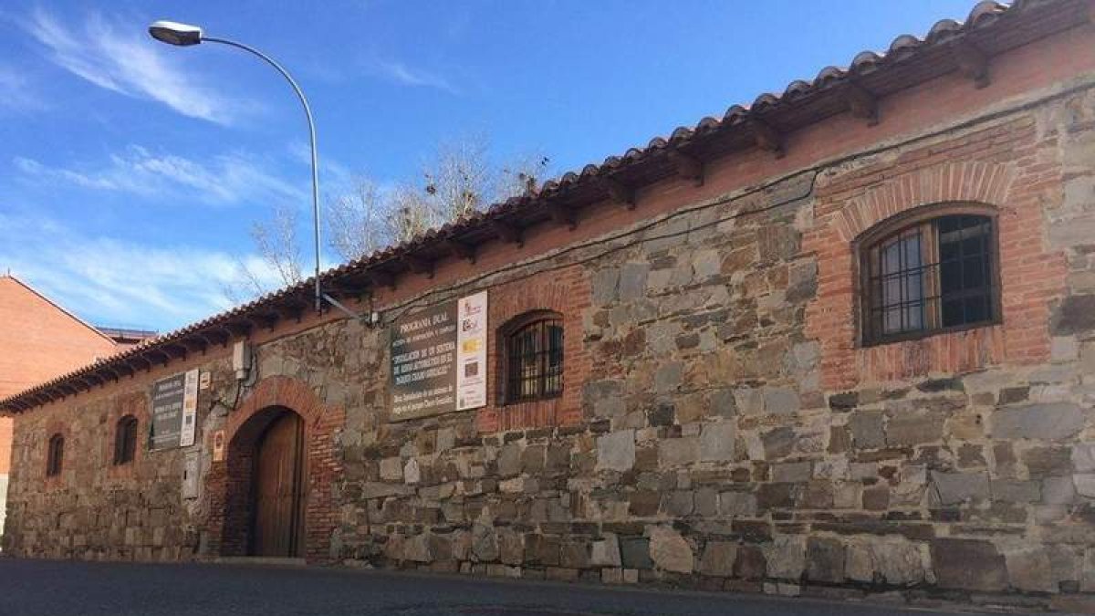 Fachada de La Escuela que acondicionarán los beneficiarios.
