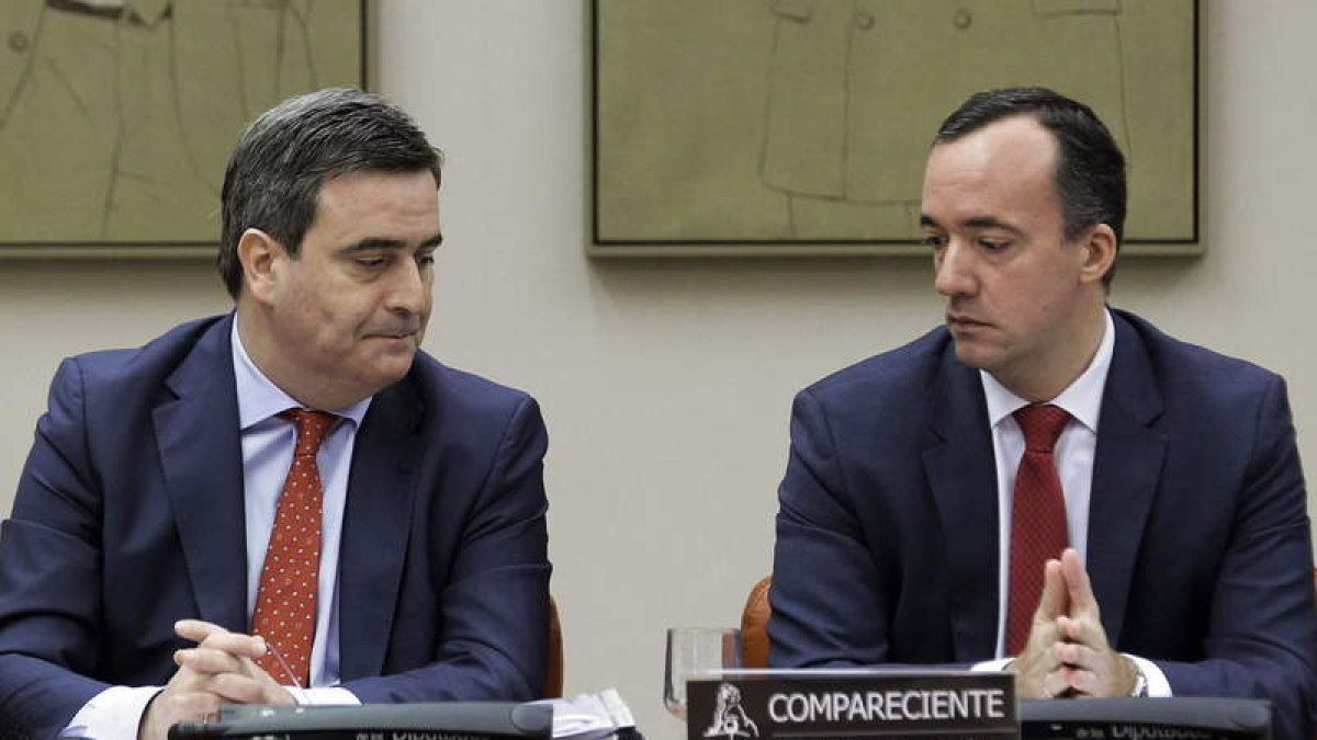 El secretario de Estado de Seguridad Francisco Martínez, derecha y el presidente del CSD, Miguel Cardenal.