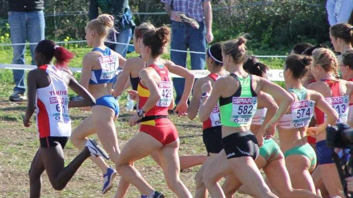 Blanca Fernández en uno de los grupos principales de la categoría absoluta femenina. DL