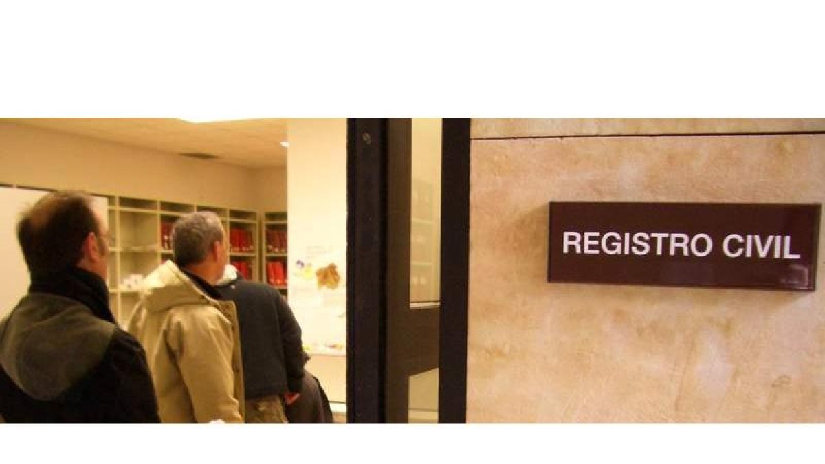 Imagen de archivo de las oficinas del Registro Civil de León, ubicadas en la sede de los juzgados de Sáenz de Miera. DL