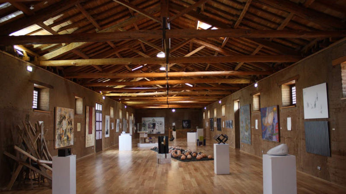 Foto de la muestra ubicada en la sala de exposiciones del Centro Cultural de la Fábrica de Harinas.