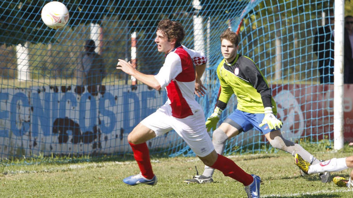 El conjunto arlequinado superó al Plasencia en tierras cacereñas y tiene un poco más cerca su objetivo de la permanencia en la máxima categoría del fútbol juvenil.