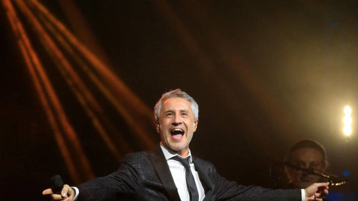 Sergio Dalma en el Palacio de los Deportes. León. 02 - diciembre - 2016. Secundino Pérez