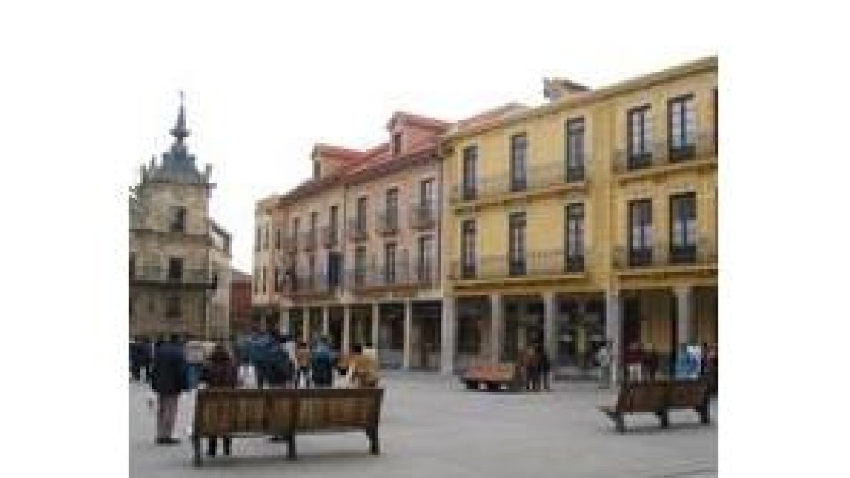 El pendón se procesiona cada tres años entre la plaza Mayor y la catedral