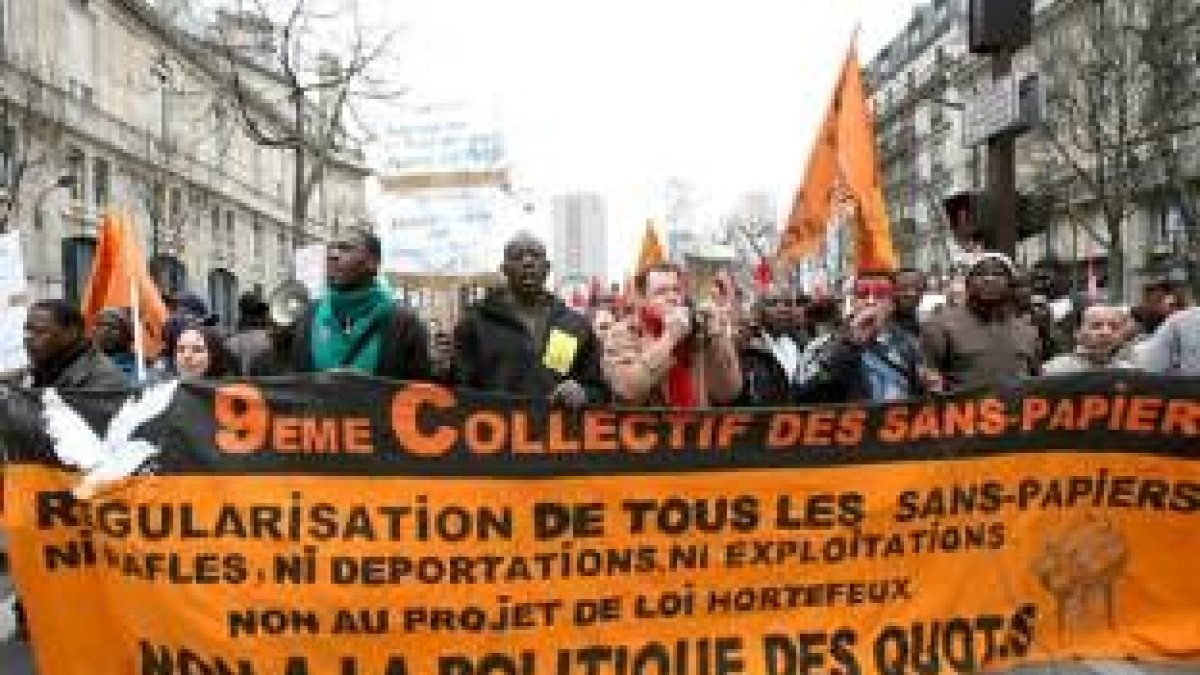 París acogió ayer la demostración contraria de los «sin papeles»