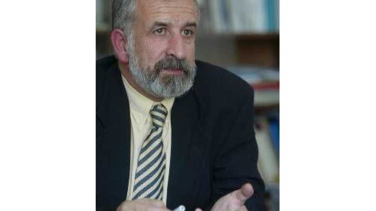 El catedrático de Lingüística Salvador Gutiérrez