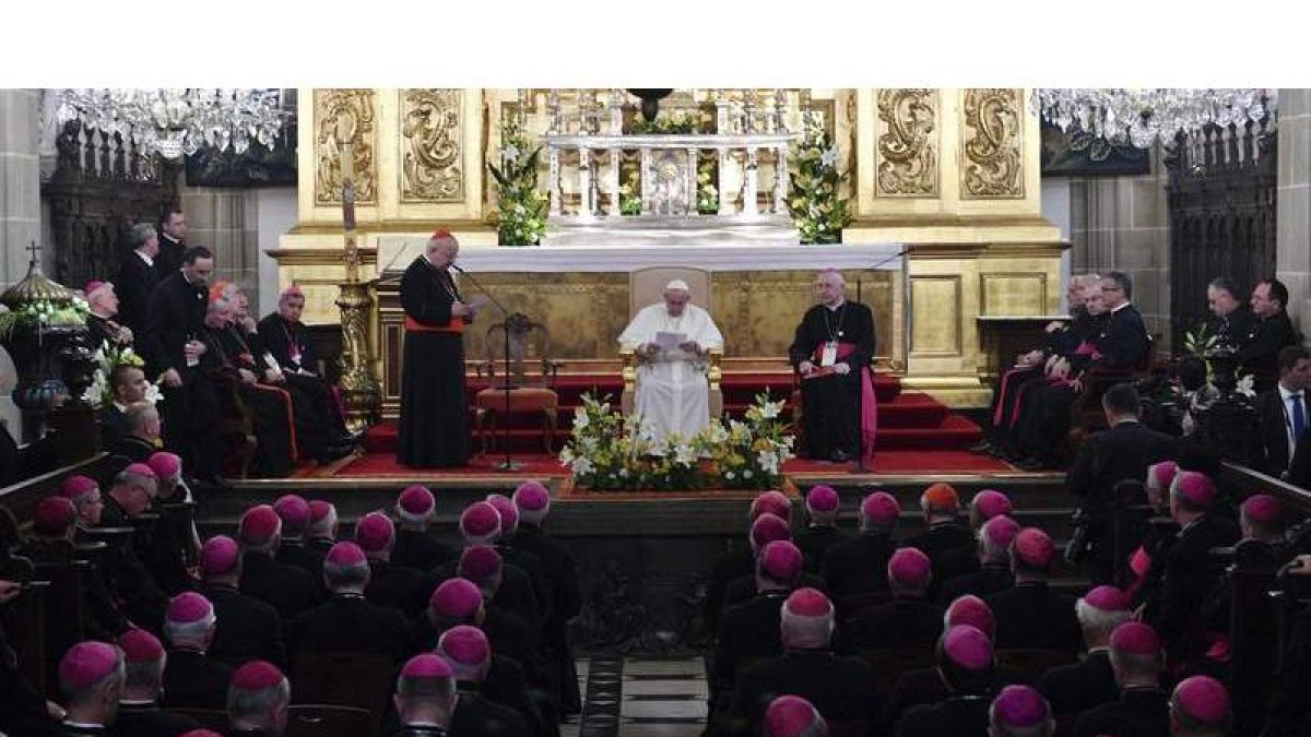 El papa Francisco en una homilía con los obispos polacos, ayer, a su llegada a Cracovia para la JMJ. MACIEJ KULCZYNSKI