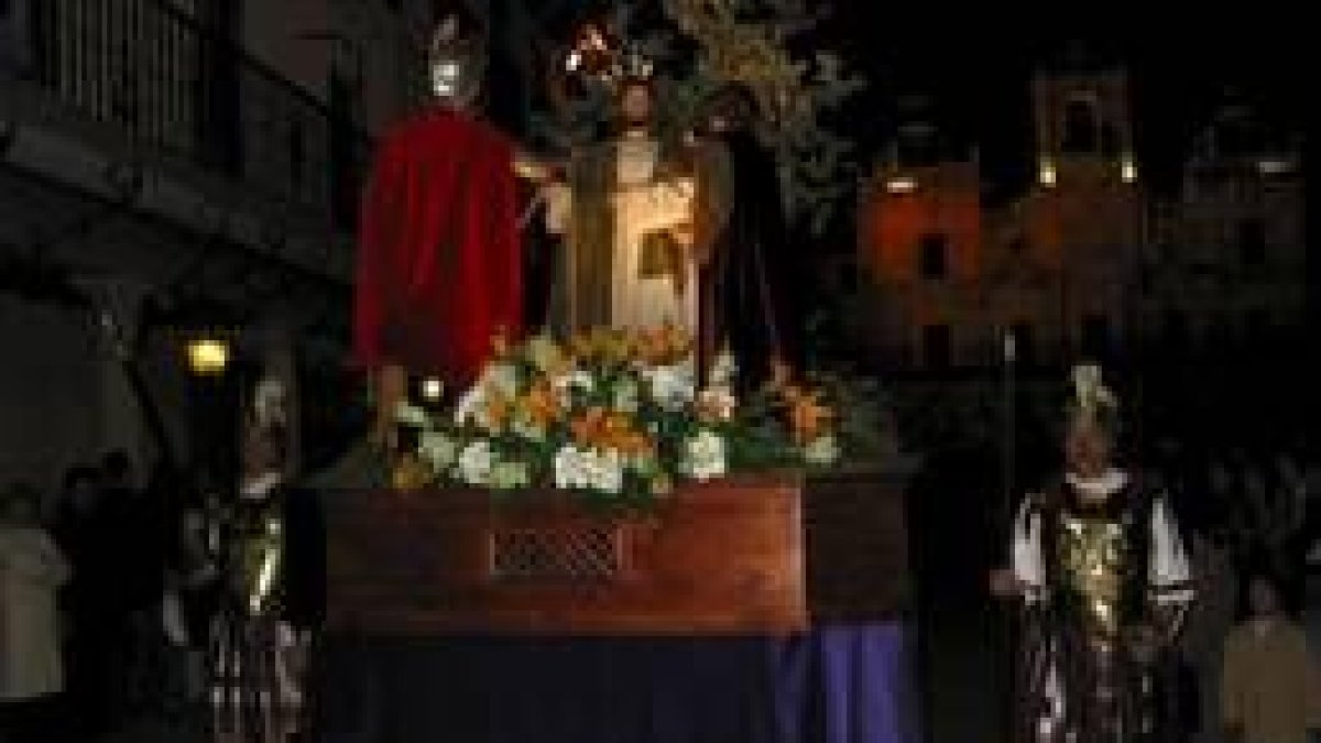 El Beso de Judas, con nueva composición, desfiló custodiado por legionarios romanos