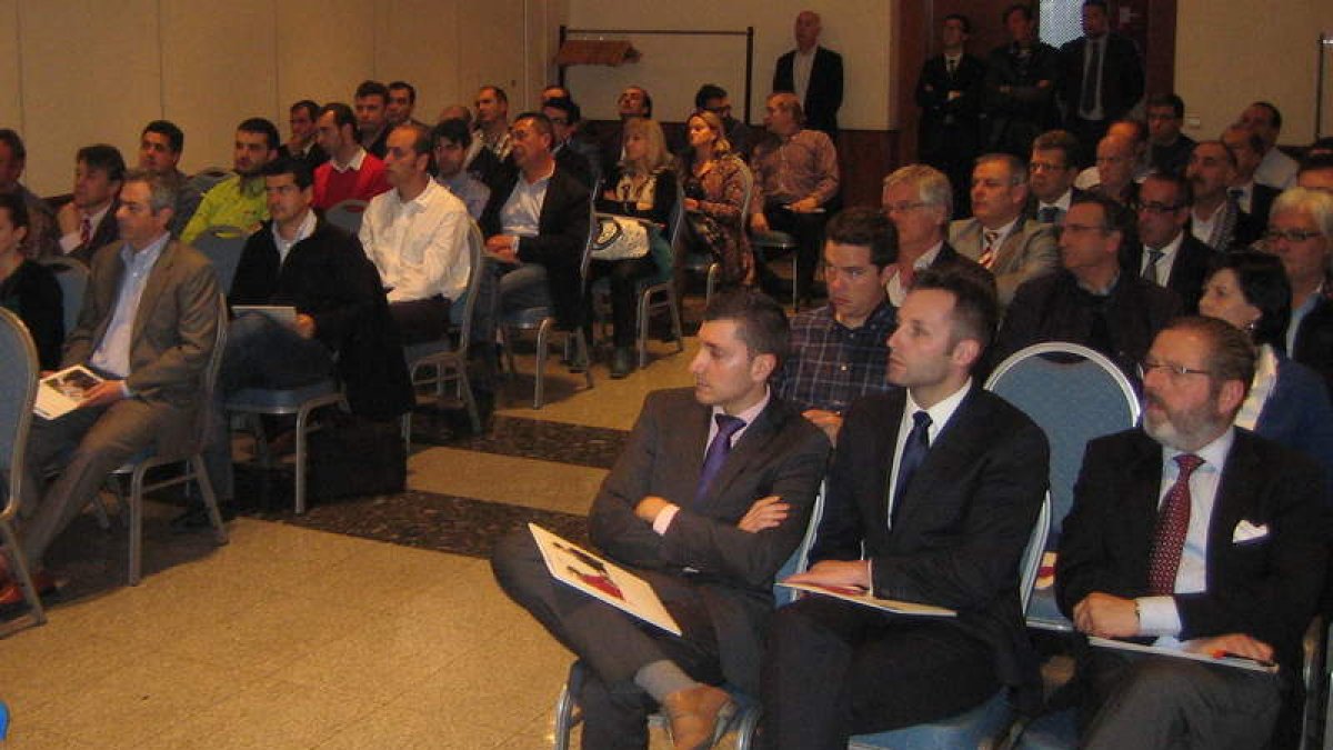 La conferencia contó con mucho público.