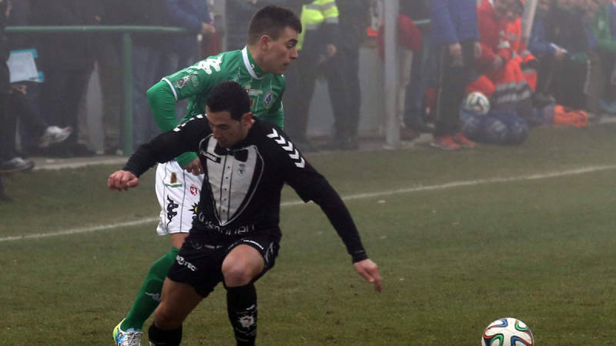 La Cultural estrenó la camiseta-esmoquin en partido de competición oficial frente al Atlético Astorga en La Eragudina.