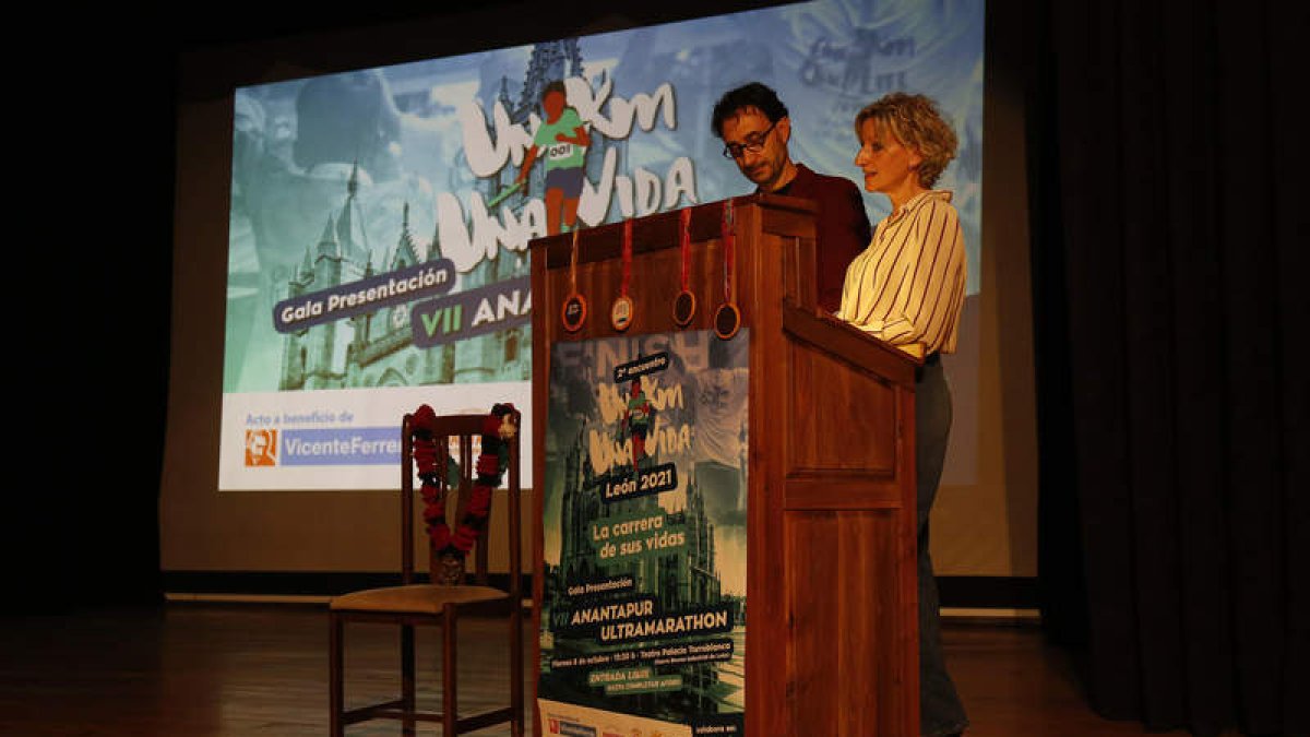 La gala para presentar la VII Anantapur se celebró ayer por la tarde en el palacio de Torreblanca. FERNANDO OTERO