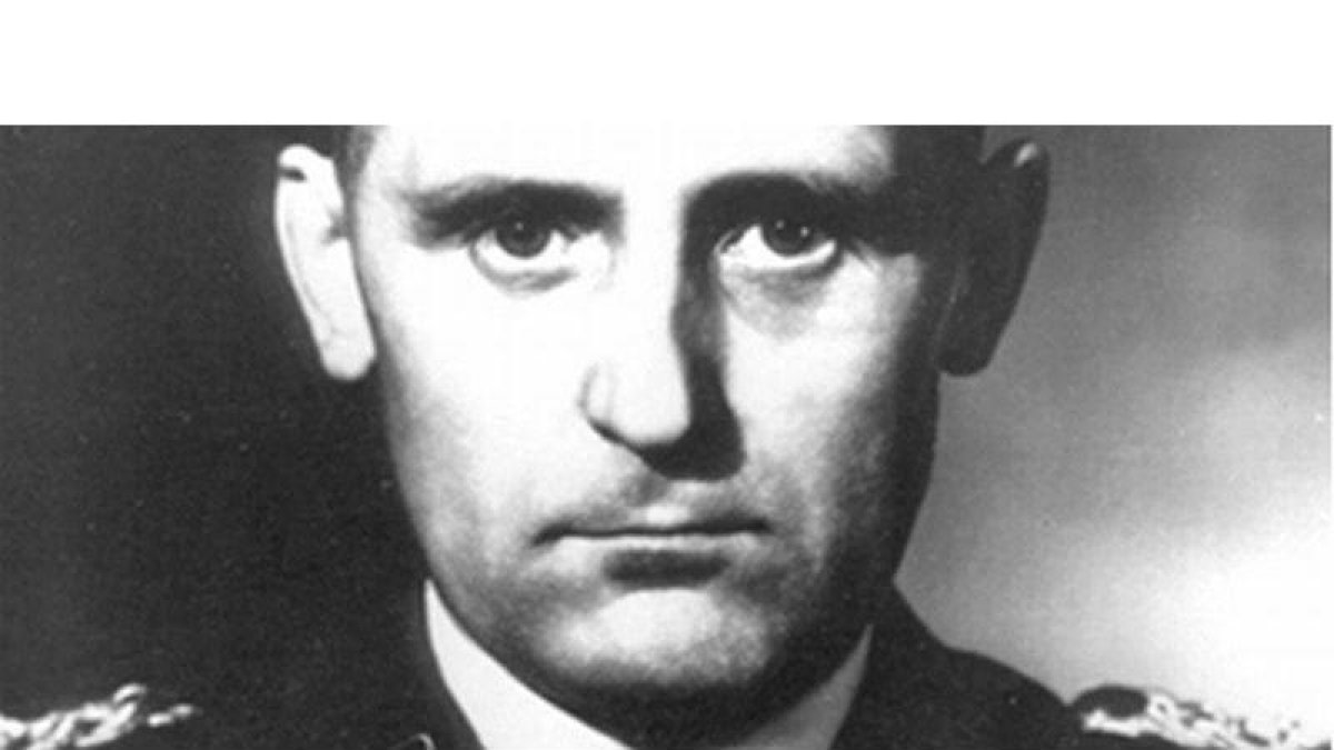 Heinrich Müller, jefe de la Gestapo, la policía secreta de Hitler.