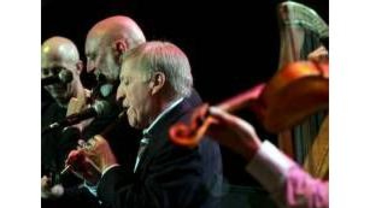 La última noche del festival de Ortigueira la banda irlandesa deleitó al público