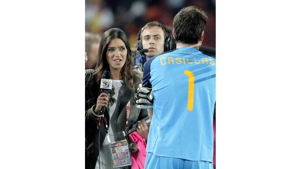 El guardameta responde a su novia y periodista en el Mundial de Sudáfrica.