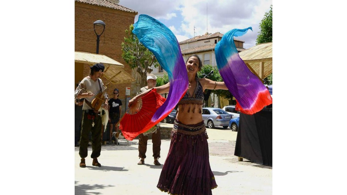 Uno de los talleres de artesanía celebrados en la jornada de ayer. ACACIO