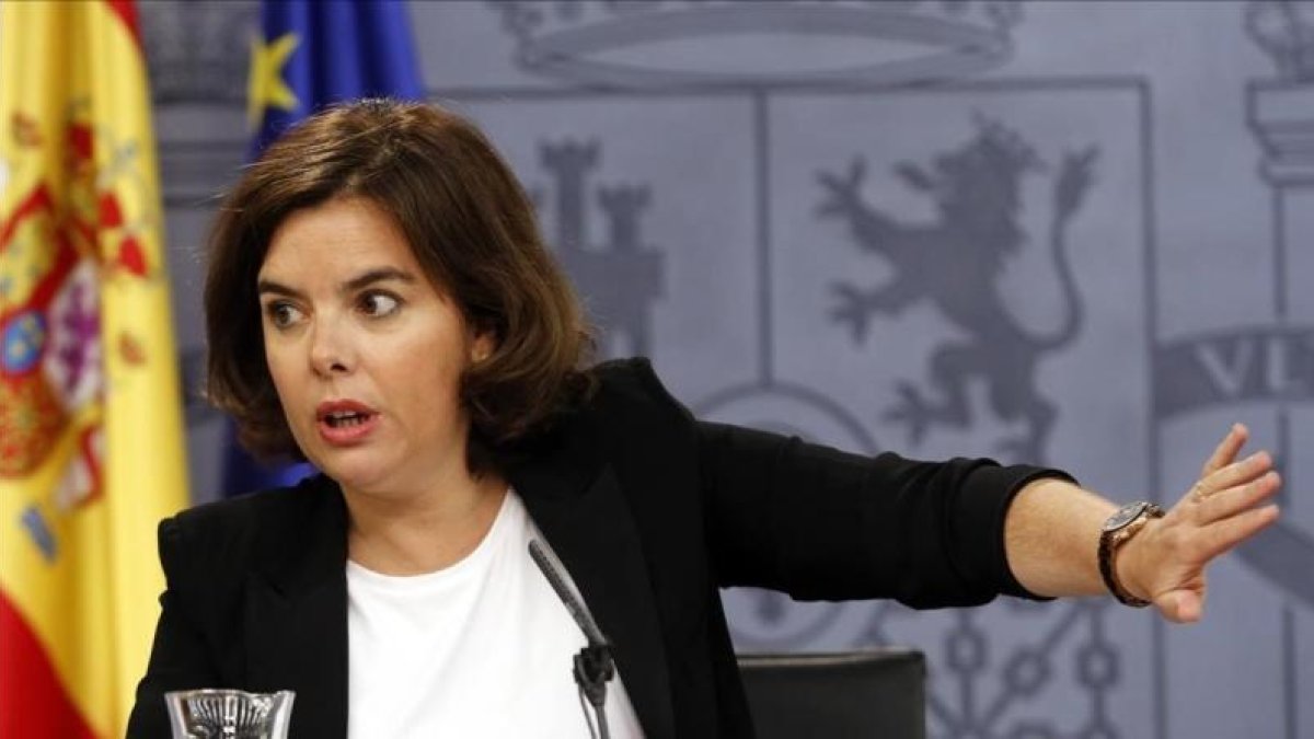 La vicepresidenta, Soraya Saénz de Santamaría, en la rueda de prensa posterior al Consejo de Ministros.