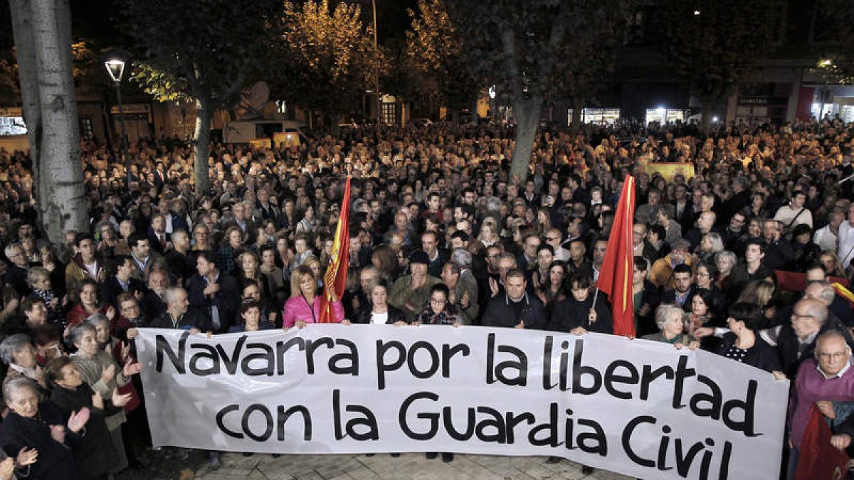 Concentración de apoyo a la Guardia Civil en Pamplona. I. AGUINAGA
