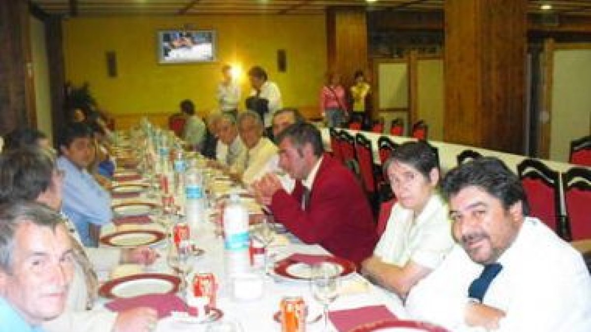 La jornada de convivencia de Aldis contó con una cena de gala.