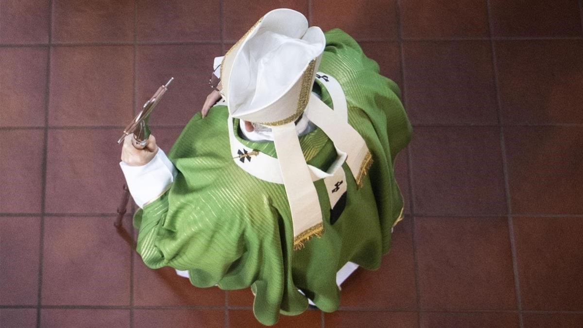 El papa, durante una visita a San Crispino da Viterbo, este domingo.