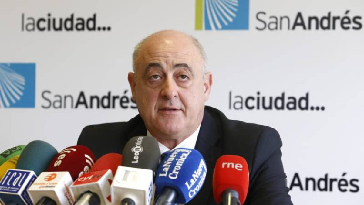 El alcalde de San Andrés, Goyo Chamorro, ofrece una rueda de prensa en la que informa del archivo de la resolución judicial contra su persona.