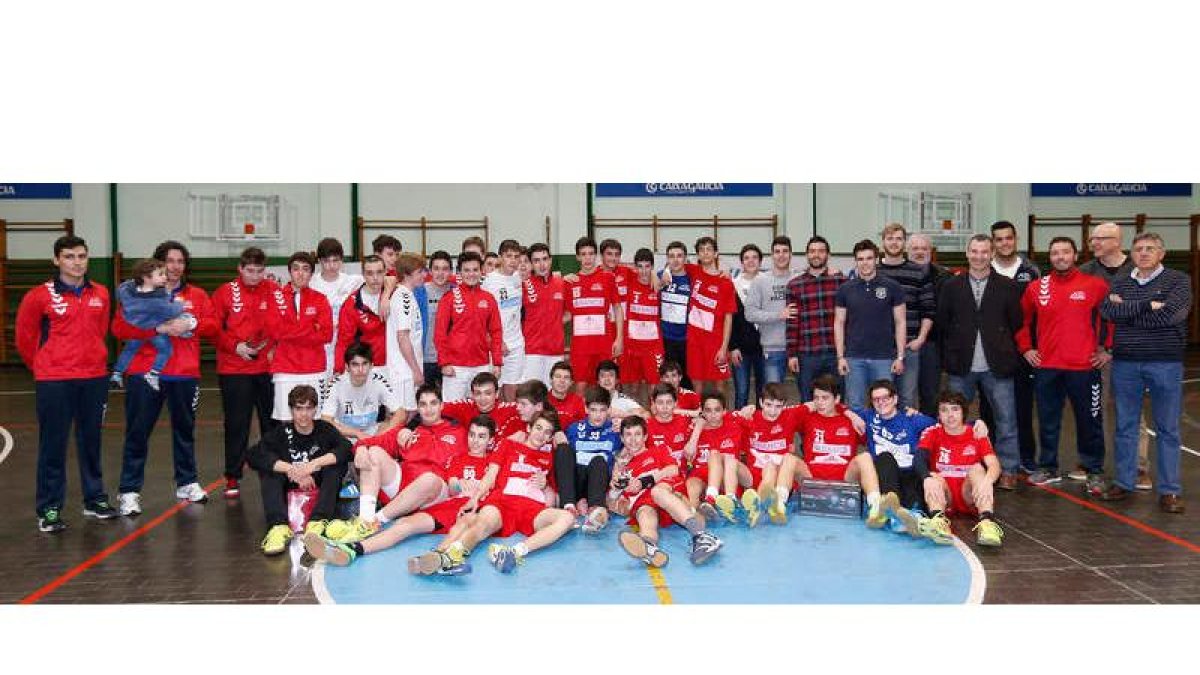 Los equipos del Abanca Ademar se impusieron en dos finales fratricidas, tanto en infantil como en cadete.