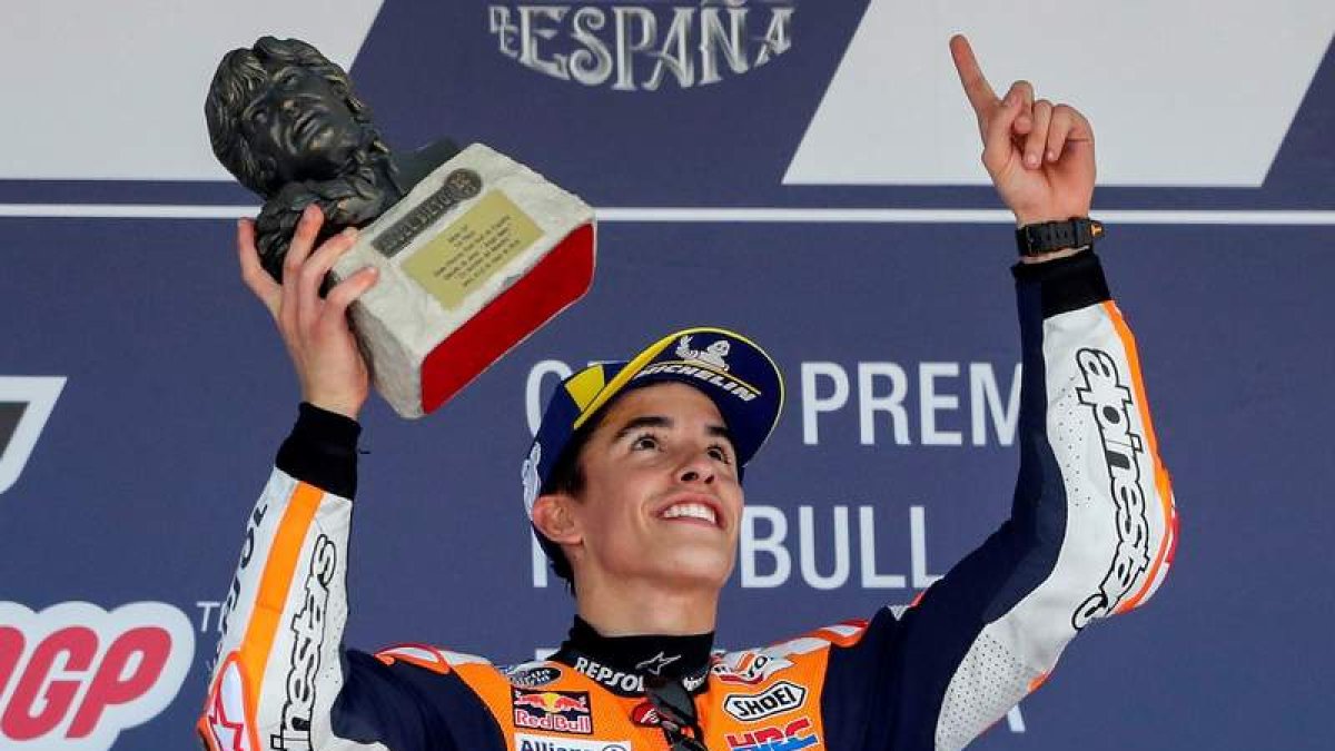 Márquez le dedicó la victoria al desaparecido Ángel Nieto. R. RÍOS