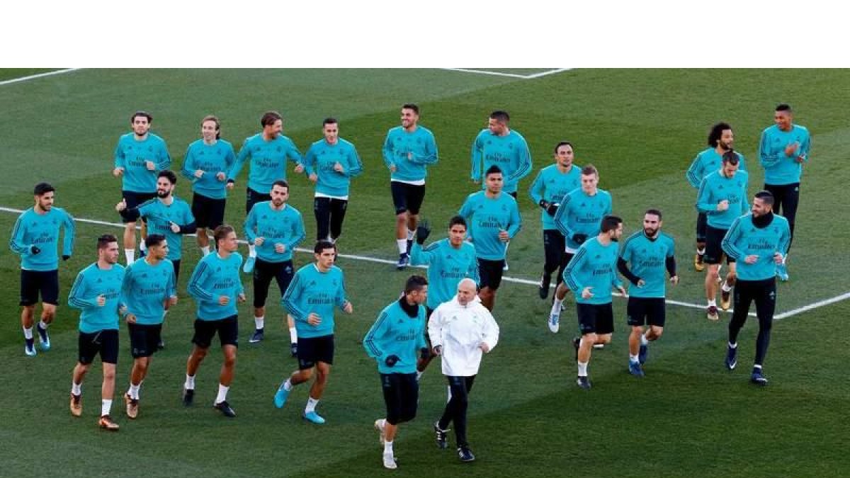 El Real Madrid de Zidane en el entrenamiento de ayer. GANDUL