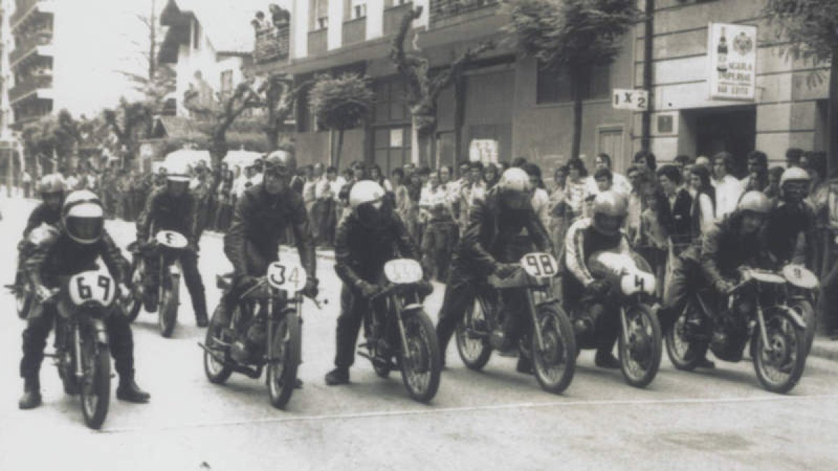 Dionisio Amigo «Isio», con el número 98 en su montura en una de las muchas carreras que disputó a lo largo de su vida deportiva.