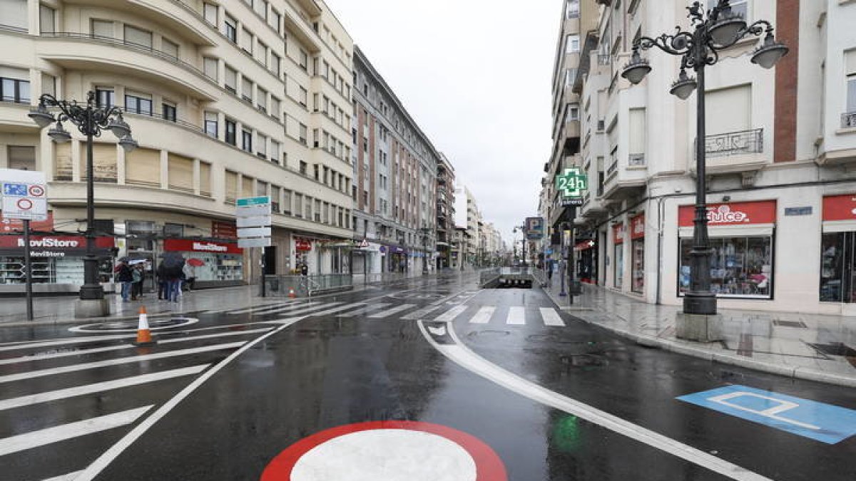 Ordoño, una de las grandes arterias de León. MARCIANO PÉREZ