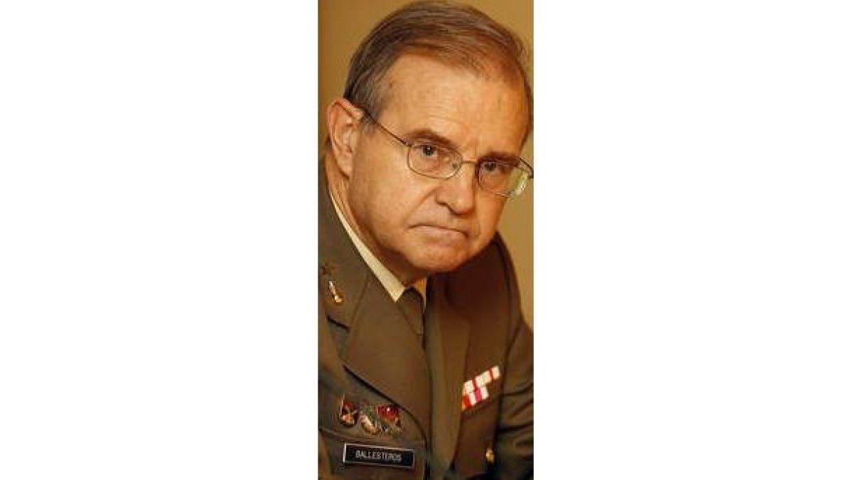 El general Miguel Ángel Ballesteros.