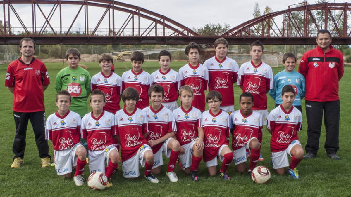 Formación del equipo del CD La Bañeza que milita en la categoría prebenjamín.