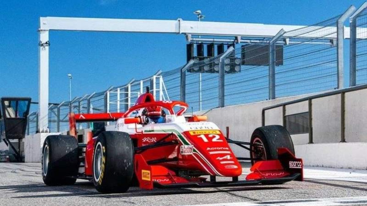 David Vidales sumó un nuevo podio en una temporada en la que ha subido tres veces. PREMA