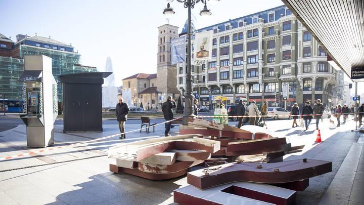 El emblemático icono de Caja España ya es historia