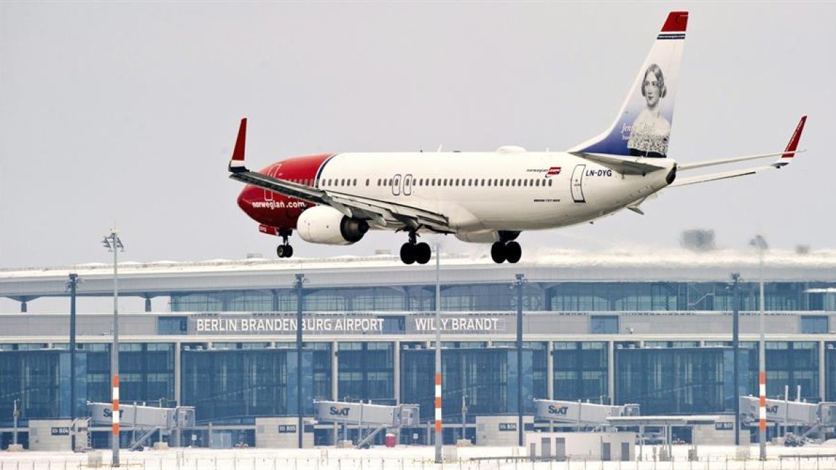 Este es el número de contagios por COVID-19 en aviones