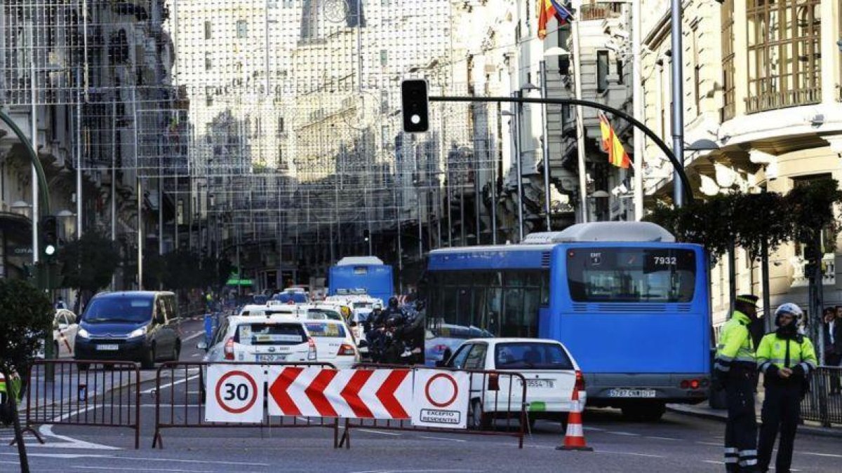 Cortes de tráfico en la Gran Vía.