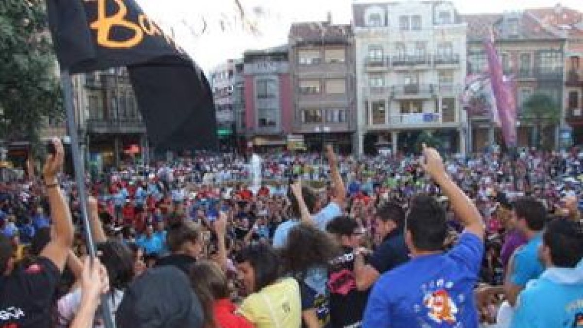 La asistencia de público al cohete hizo patentes las ganas de fiesta en la ciudad.