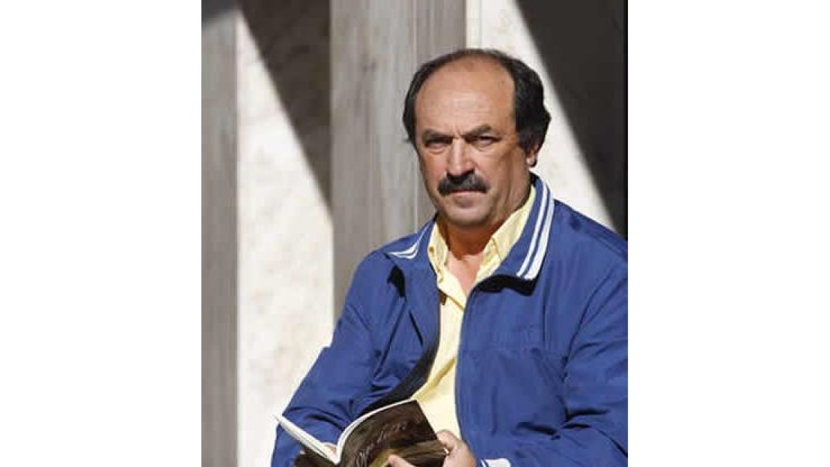 Cecilio Bravo Bravo, con el poemario