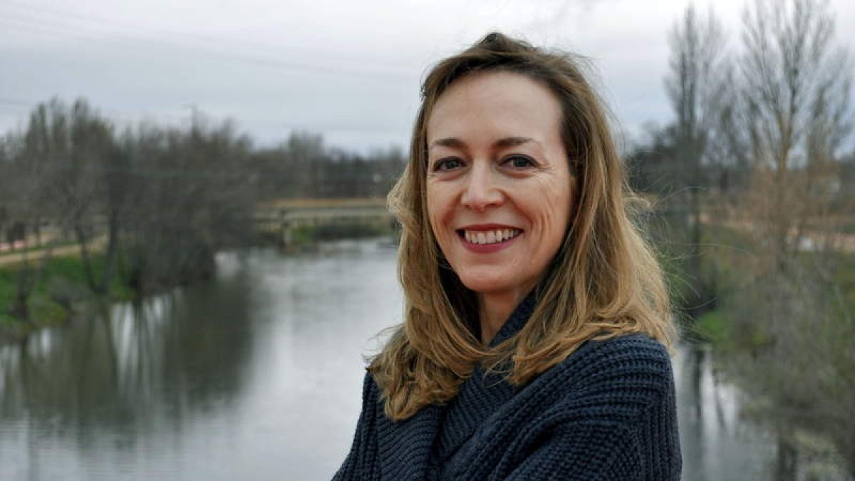 La periodista y escritora leonesa Marta del Riego
