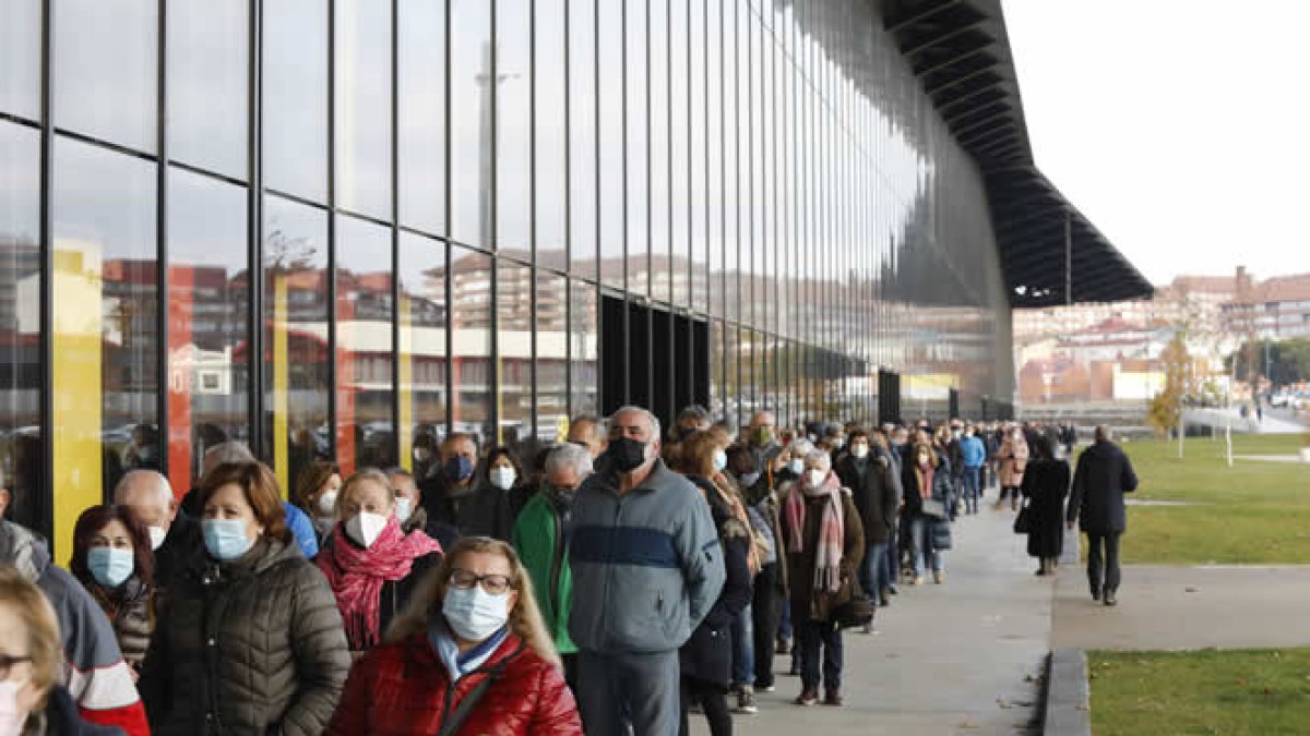 colas para vacunarse