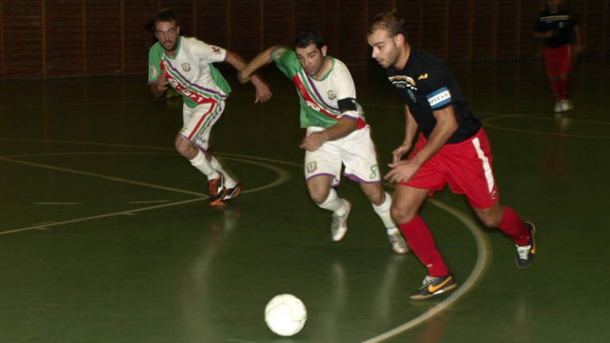 El equipo leonés logró su primera victorai de la temporada.