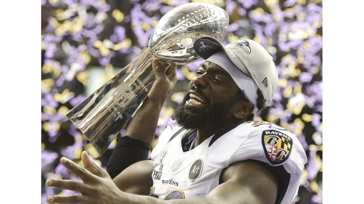 Ed Reed de los Ravens celebra el título mundial.