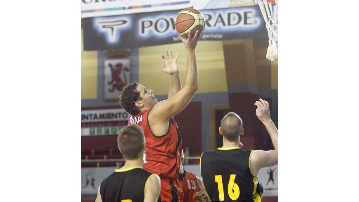 Fundación salda con triunfo su debut en el Palacio.